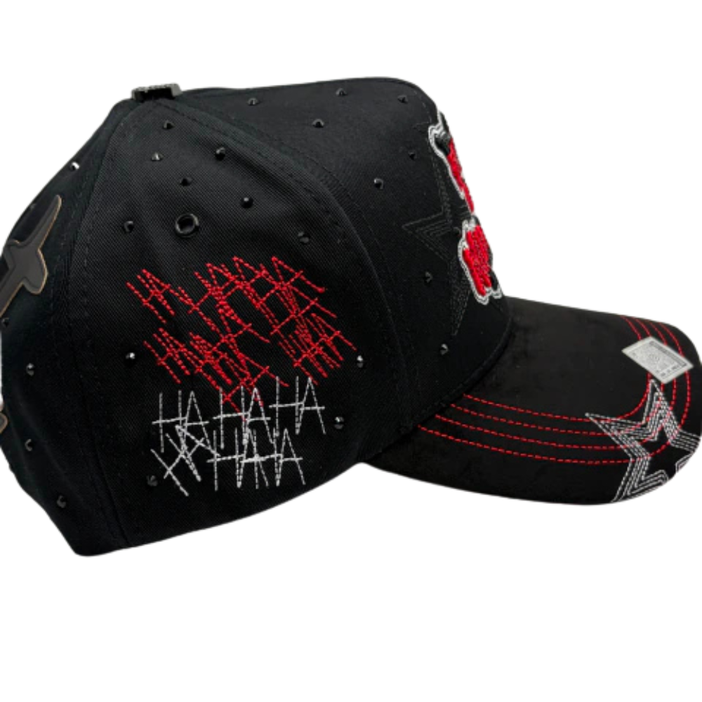 Gorra Bigg Boss Rico o Muerto Black — Snapback negra con pedrería roja