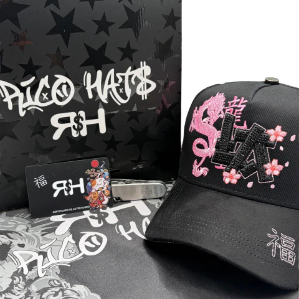 Gorra Rico Hats LA Japan Drop 2026 — Trucker negra con bordado japonés y pedrería