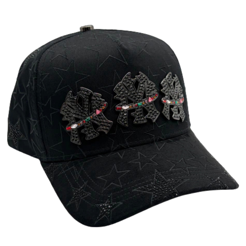 Gorra Rico Hats New York Drop 2026 — Snapback negra con pedrería y letra gótica