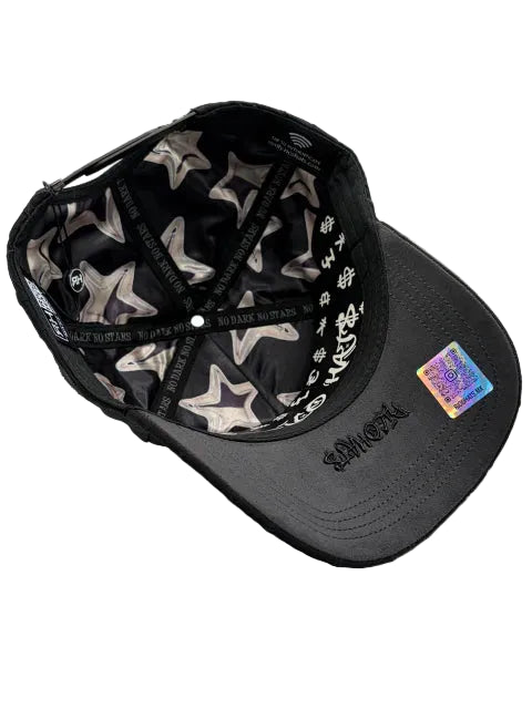 Gorra Rico Hats New York Drop 2026 — Snapback negra con pedrería y letra gótica