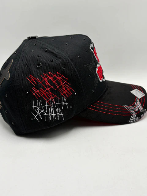 Gorra Bigg Boss Rico o Muerto Black — Snapback negra con pedrería roja