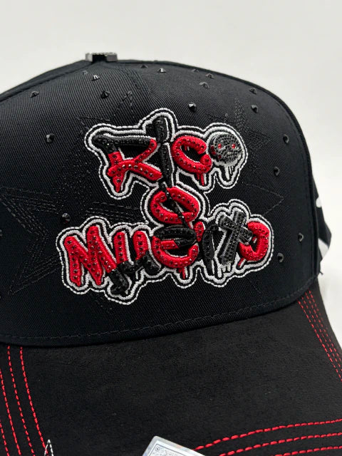 Gorra Bigg Boss Rico o Muerto Black — Snapback negra con pedrería roja